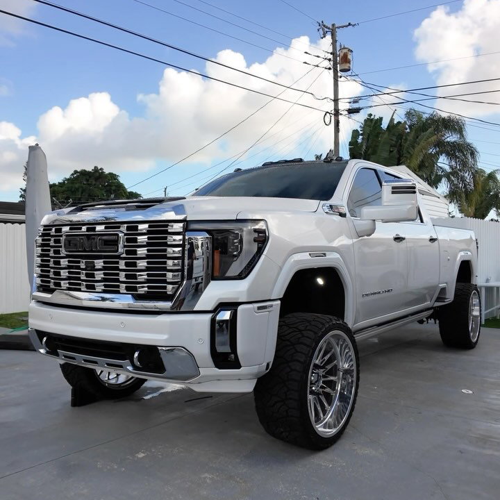 2024 GMC Denali HD — 18 mega rock lights